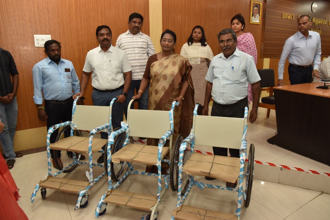 aishwaryam-trust-donates-wheelchairs